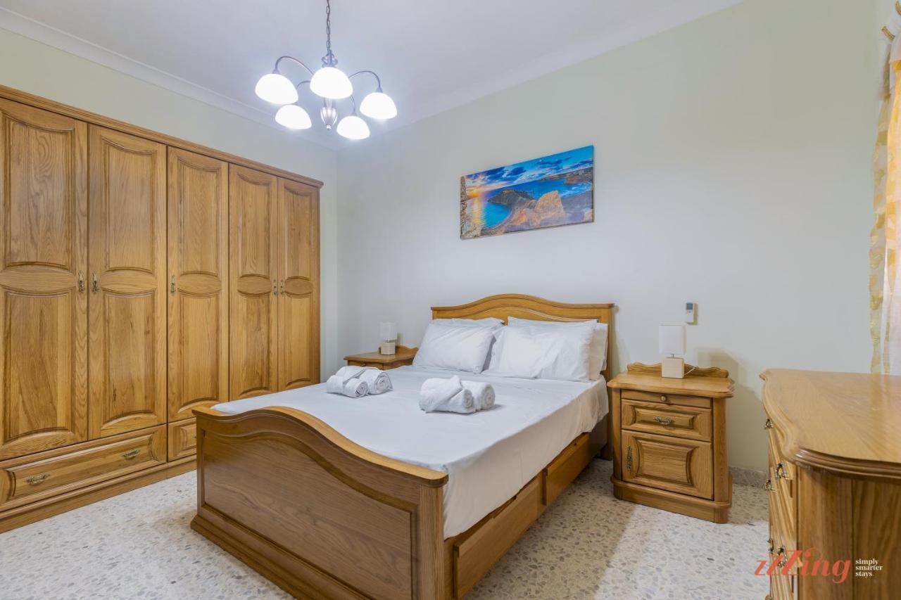 Beachfront 2 Bedroom Holiday Home Is-Sellum Exterior photo